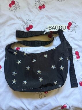 NWT BAGGU Black Star-Print Medium Nylon Crescent Bag Stars